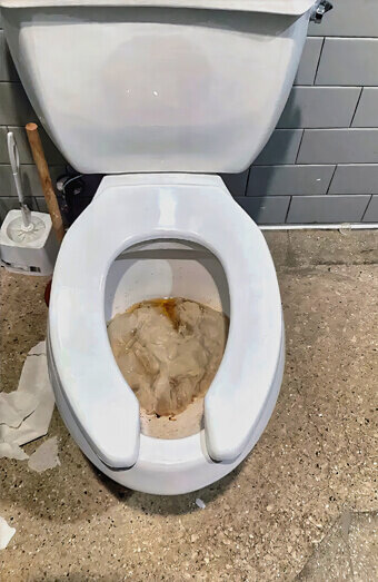 https://blockeddrainsnollamara.com.au/uploads/2025/07/blocked-toilet-27776.jpg