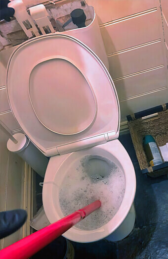 https://blockeddrainsnollamara.com.au/uploads/2025/07/blocked-toilet-74011.jpg